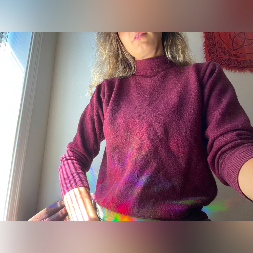 Cute & cozy vintage 100% merino wool shirt.